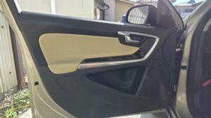 オーディオ音質向上を目的とした3wayスピーカー交換を実施後の、ボルボV60クロスカントリー(FD420型)ドア