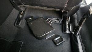 音質向上目的のドアウーハー交換とプロセッサー内蔵アンプ追加取り付けを実施前の、マツダアテンザ(GJ型後期)BOSE付車運転席下純正アンプ