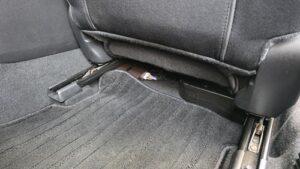 音質向上目的のドアウーハー交換とプロセッサー内蔵アンプ追加取り付けを実施後の、マツダアテンザ(GJ型後期)BOSE付車運転席下純正アンプへプロセッサー内蔵アンプ追加後