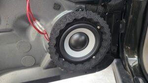 オーディオ音質向上目的のスピーカー交換を実施後の、ボルボV70ドアスピーカー