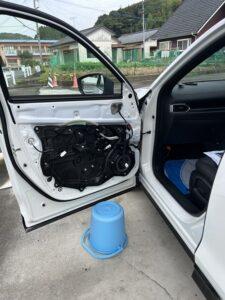 オーディオ音質向上スピーカー取付コンプリートキットをご自身で取り付けした、マツダCX-5(KF型)BOSE付車施工作業風景